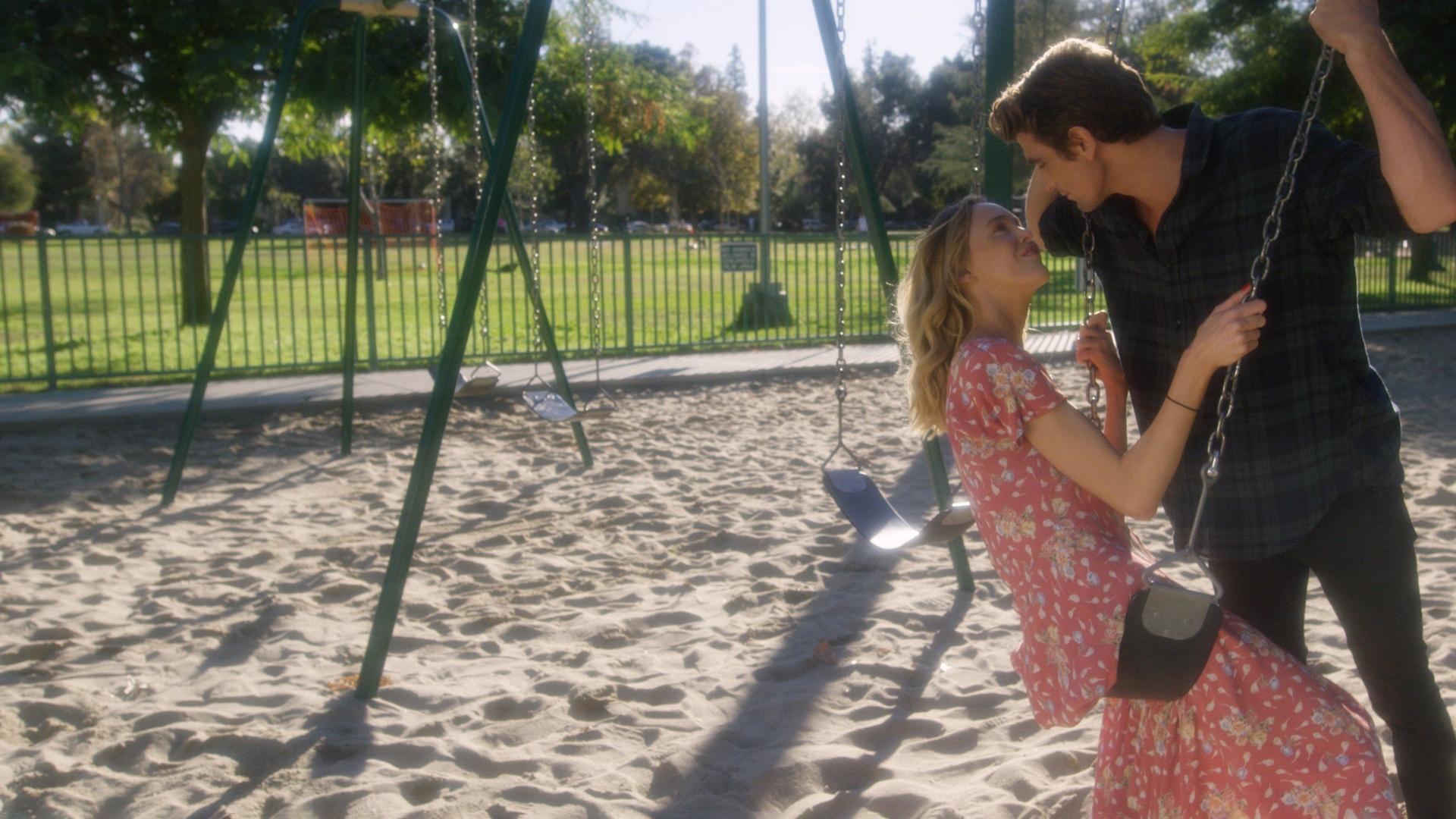 ვუყვარვარ, არ ვუყვარვარ  ქართულად -  Loves Me, Loves Me Not