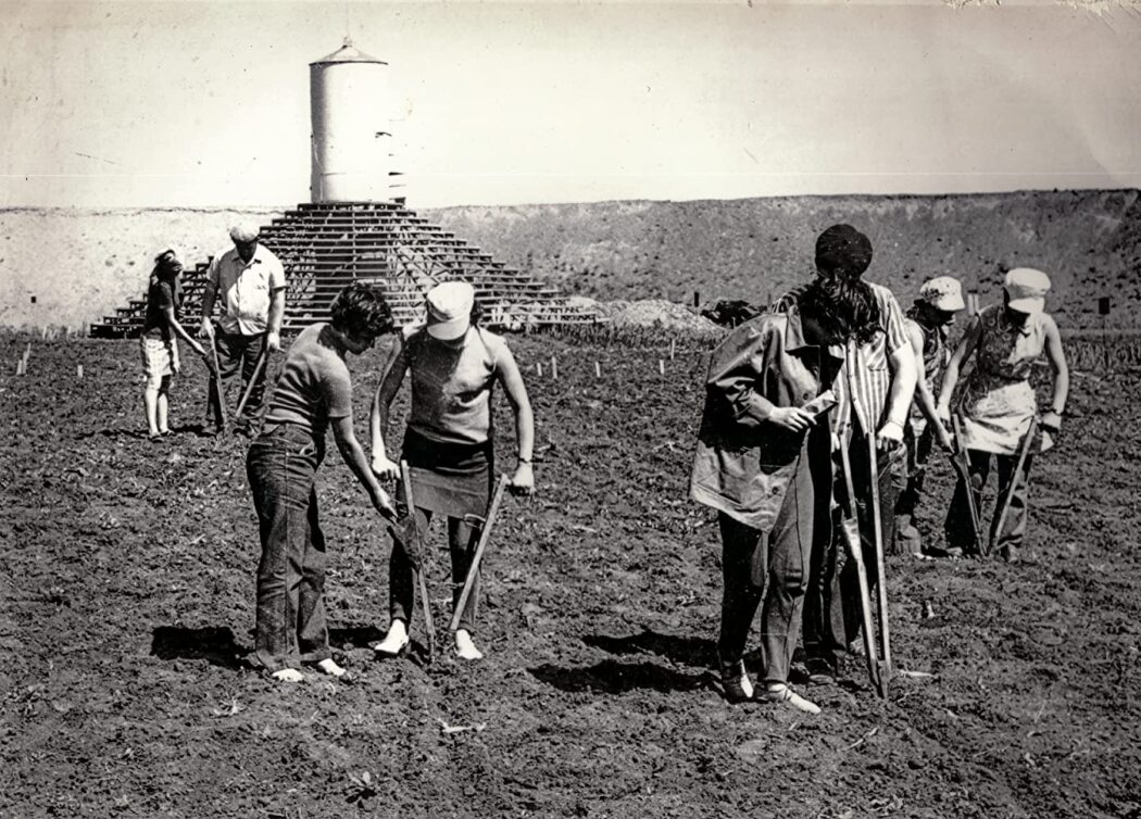 საბჭოთა ბაღი  ქართულად -  The Soviet Garden