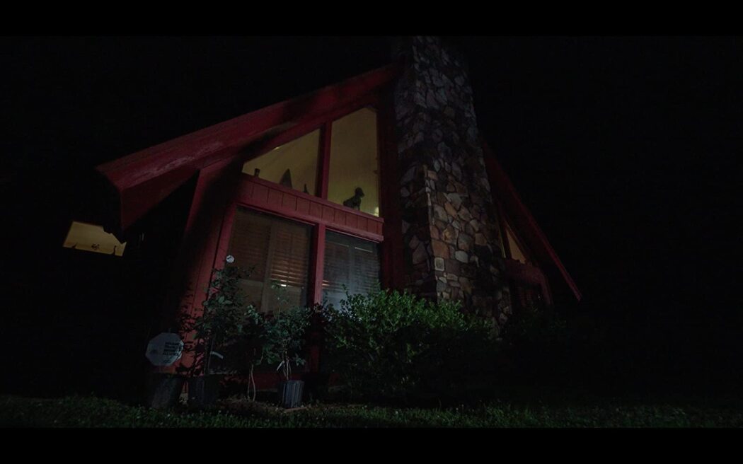 სახლი შუაში  ქართულად -  The House in Between