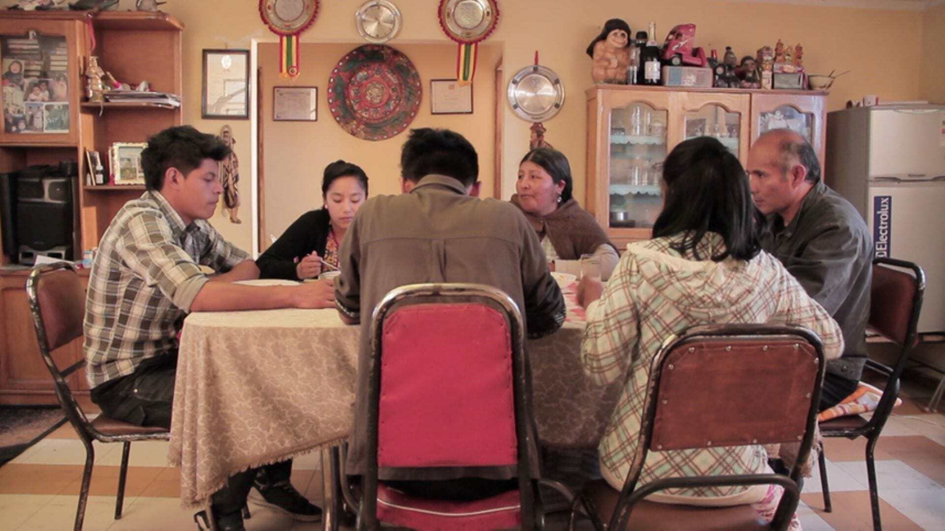 მყვირალა სიჩუმე  ქართულად -  El silencio a gritos