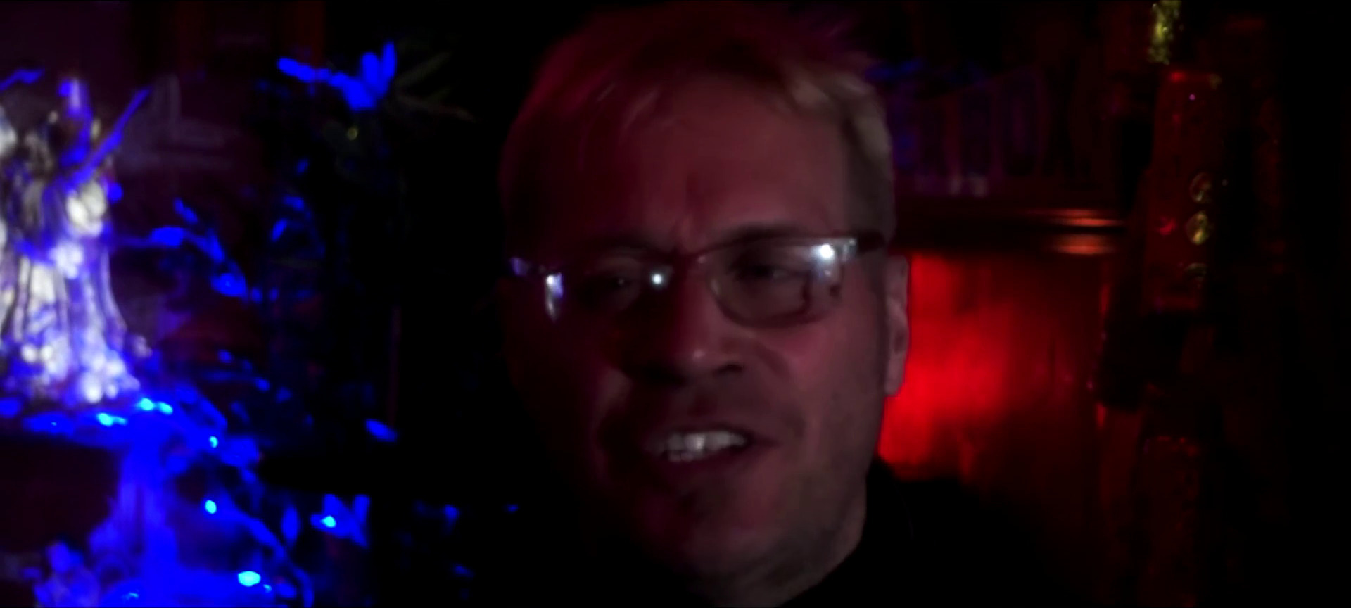 უცნაური ჰოლივუდი  ქართულად -  Hollyweird