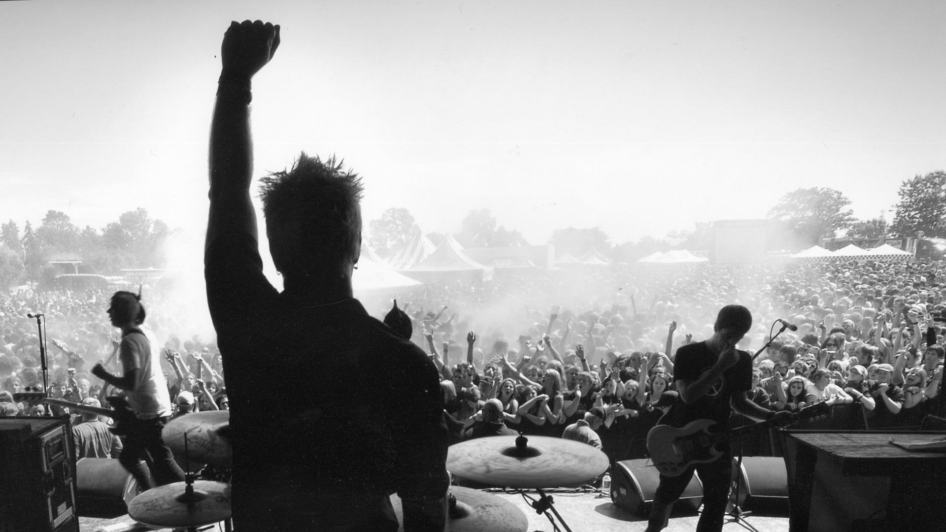 ბარიკადების მიღმა  ქართულად -  Beyond Barricades