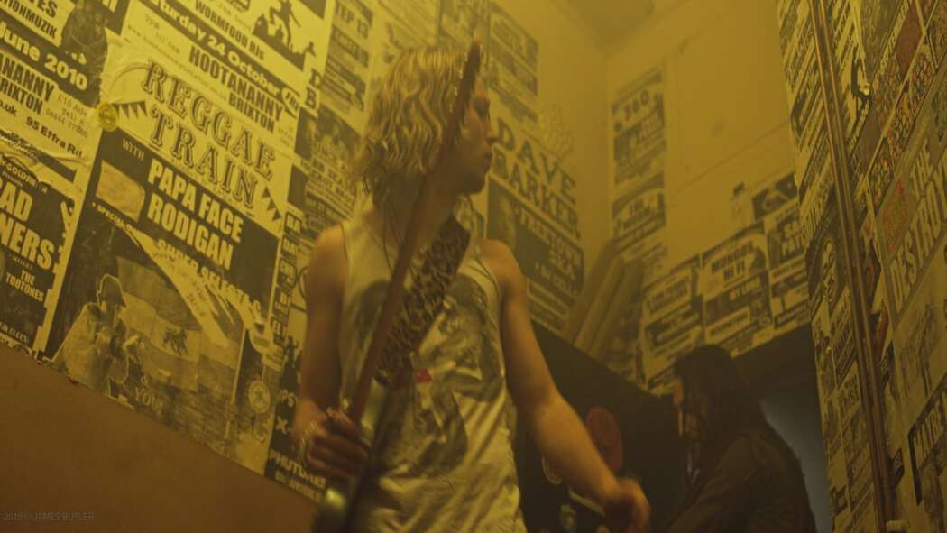 მდინარის სამხრეთით  ქართულად -  South of the River