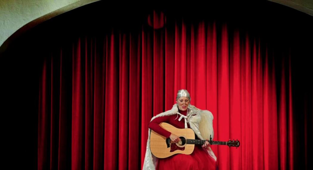 საშობაო ზომბები  ქართულად -  Christmas Zombies