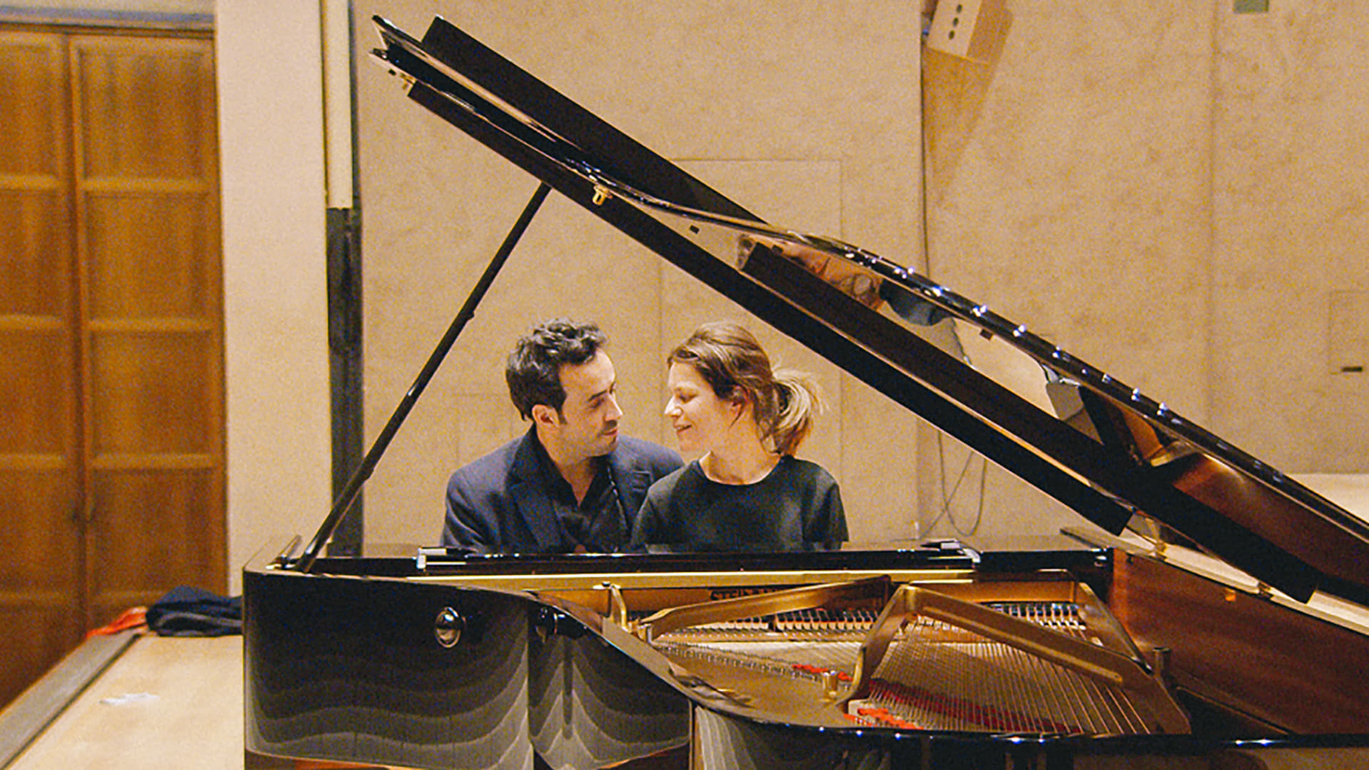 უზარმაზარი  ქართულად -  Enormous