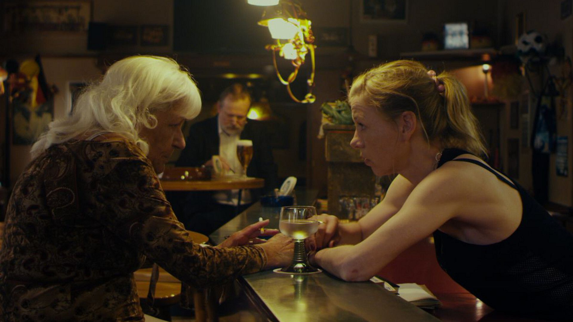 ქალბატონი სტერნი  ქართულად -  Ms Stern