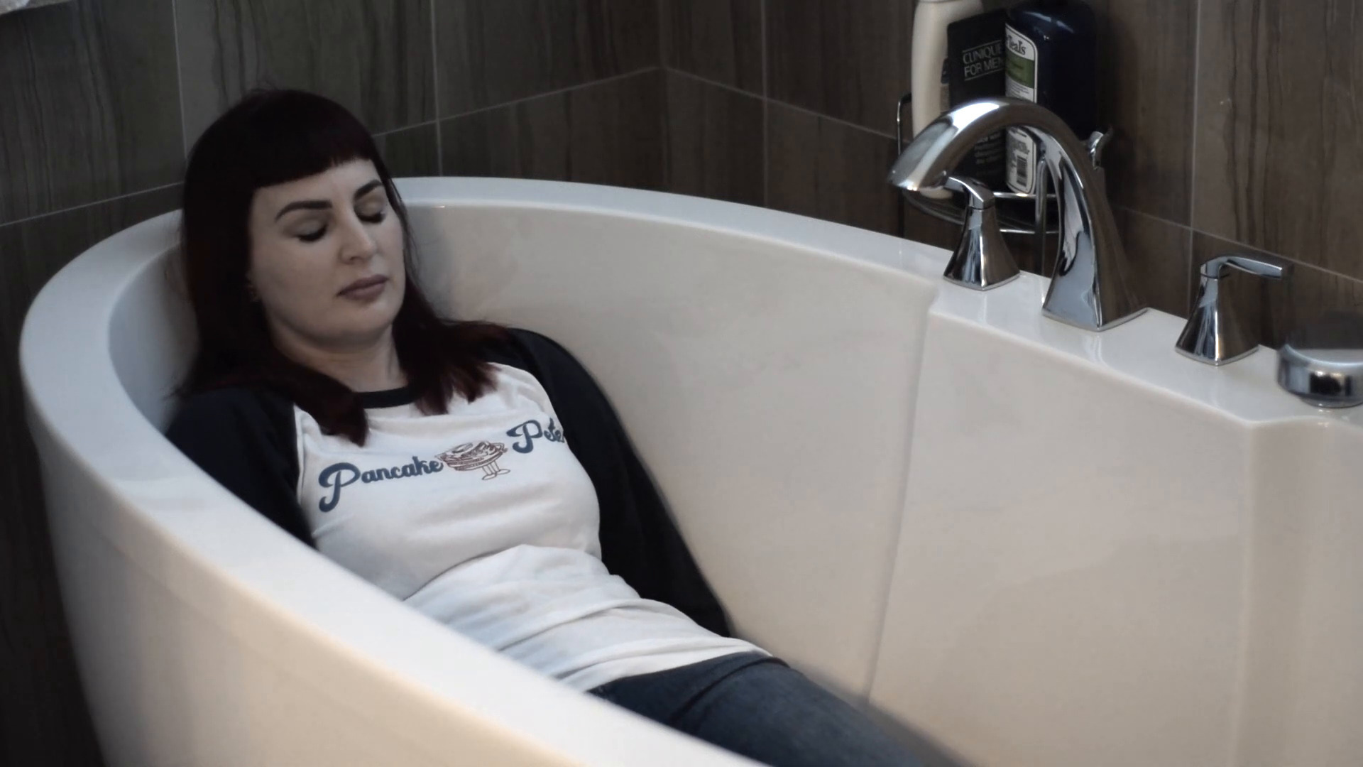 აჩრდილთა რეზერვუარი  ქართულად -  The Ghost Tank