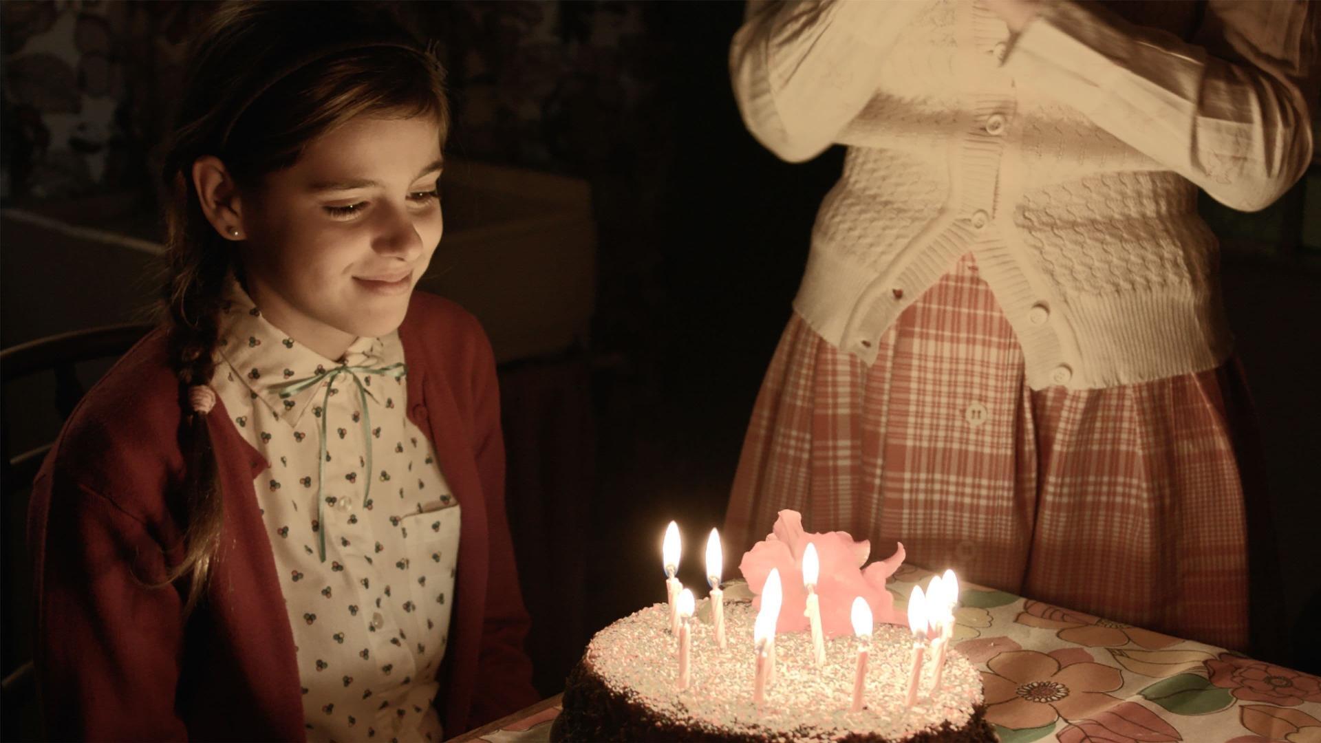 დედაჩემი ლორა  ქართულად -  Mi Mamá Lora