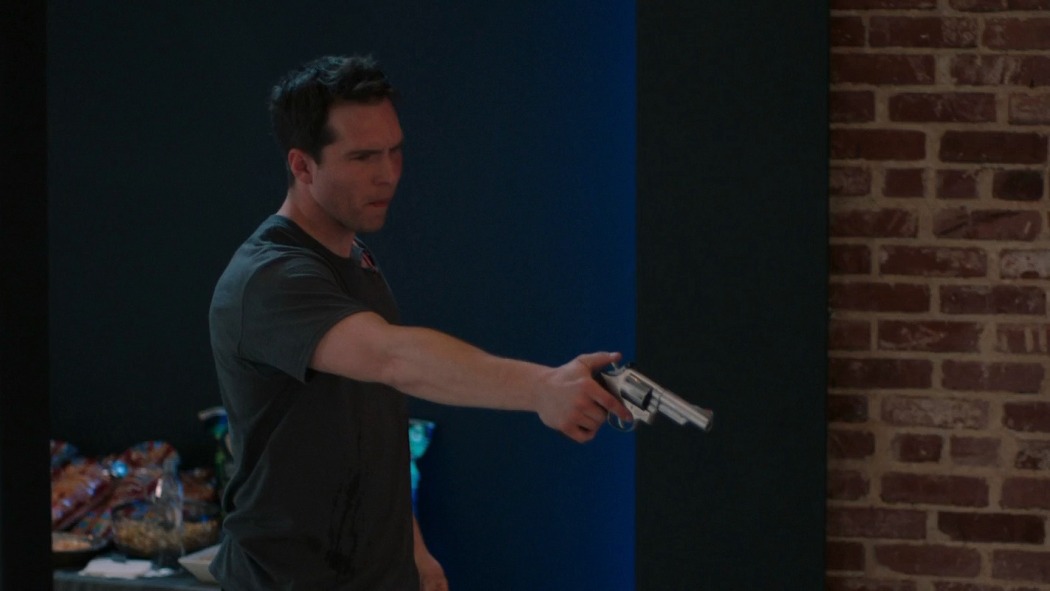 მელროუზ ავენიუ 86  ქართულად -  86 Melrose Avenue