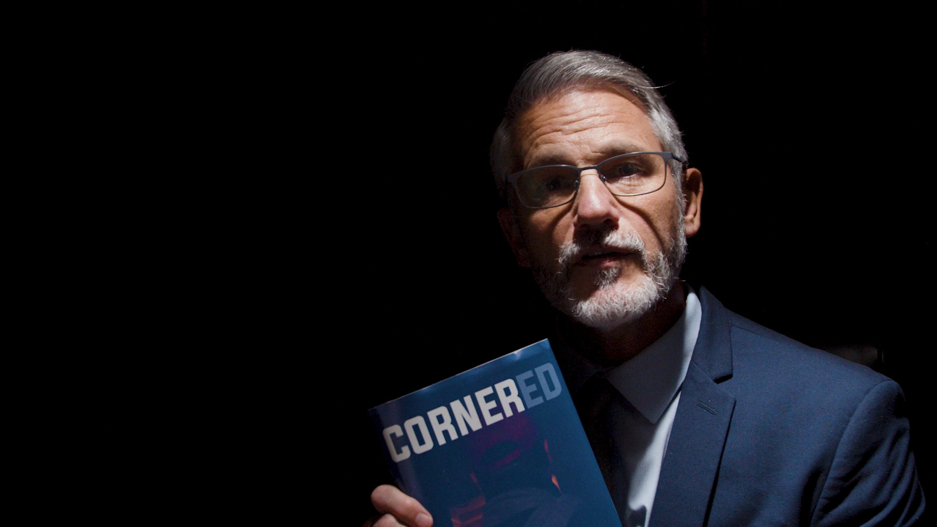 მიმწყვდეული  ქართულად -  Cornered