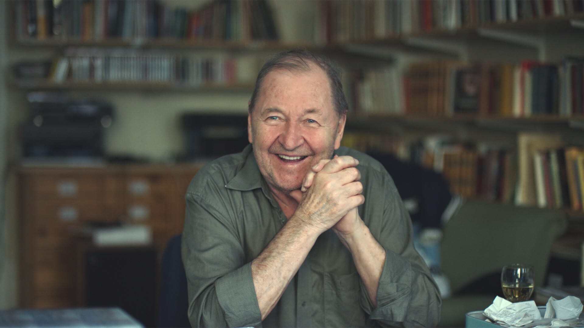 იყო ადამიანი  ქართულად -  Being a Human Person