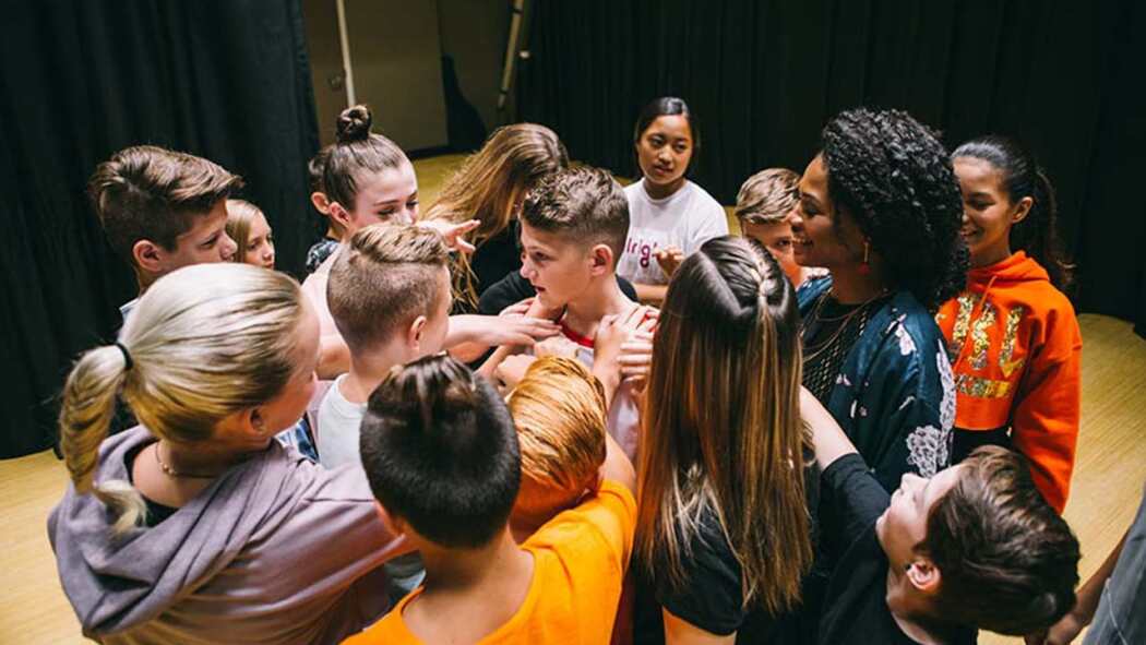 გონებაგახსნილნი  ქართულად -  Bright Ones