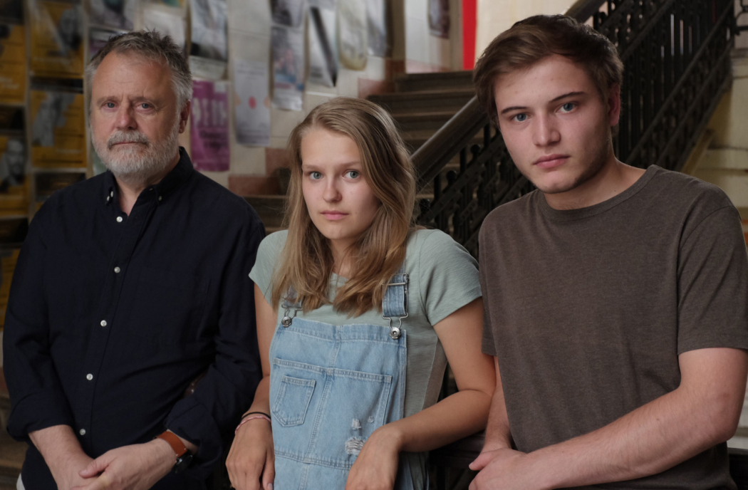 უხმაუროდ  ქართულად -  On the Quiet