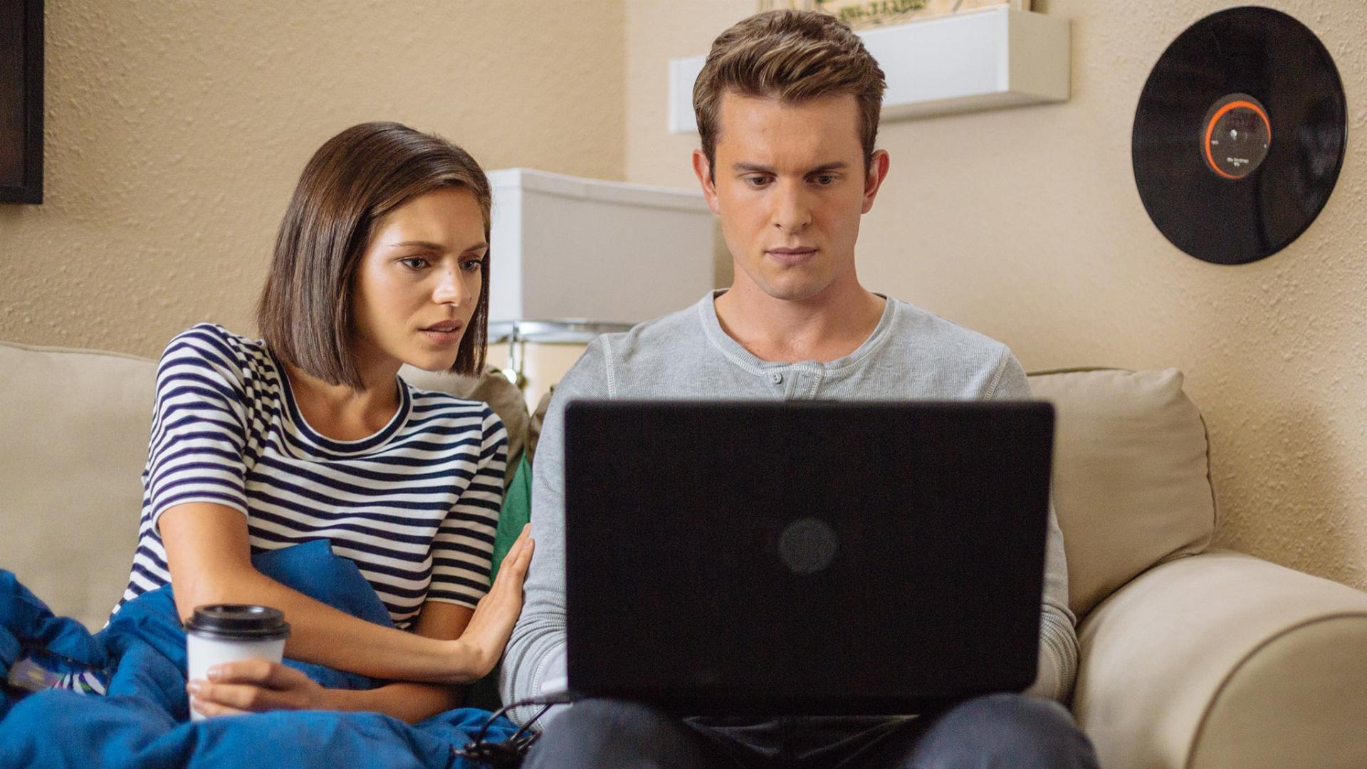 მომაკვდინებელი დამთხვევა  ქართულად -  College Dating App