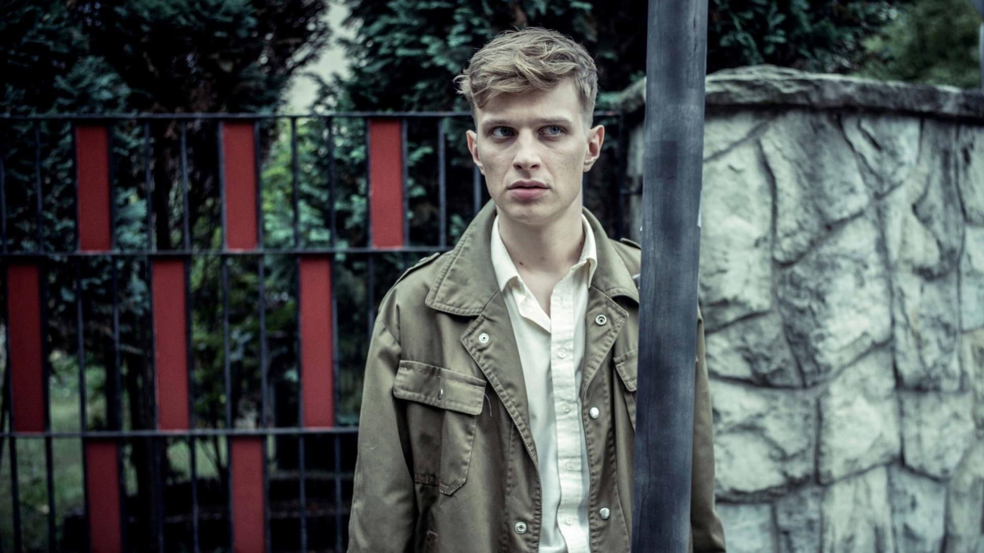 გარეგანი  ქართულად -  Autsajder