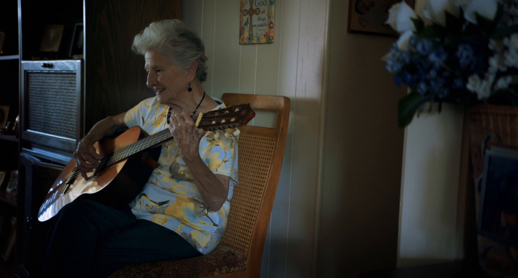 მის ანგელა  ქართულად -  Miss Angela