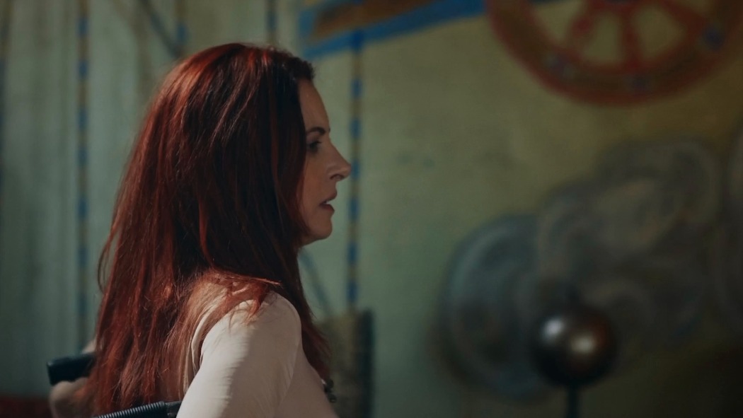 ძვირფასო მუმია  ქართულად -  Mummy Dearest