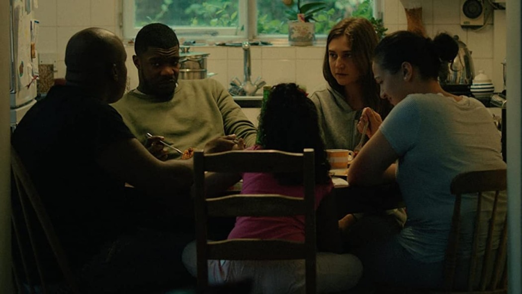 პატარა ქალაქი  ქართულად -  Small City