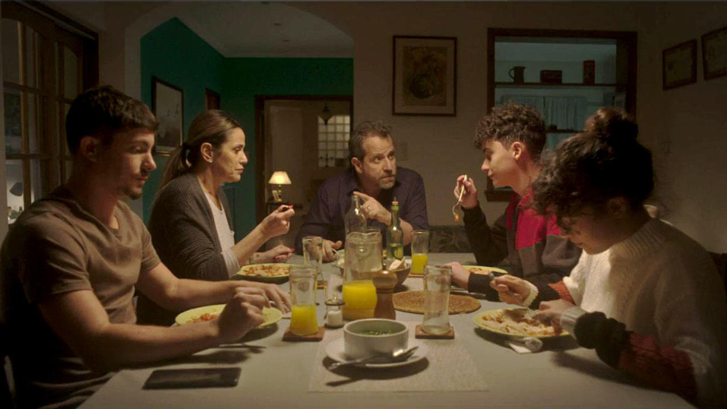 დაფარული საიდუმლო  ქართულად -  A Skeleton in the Closet