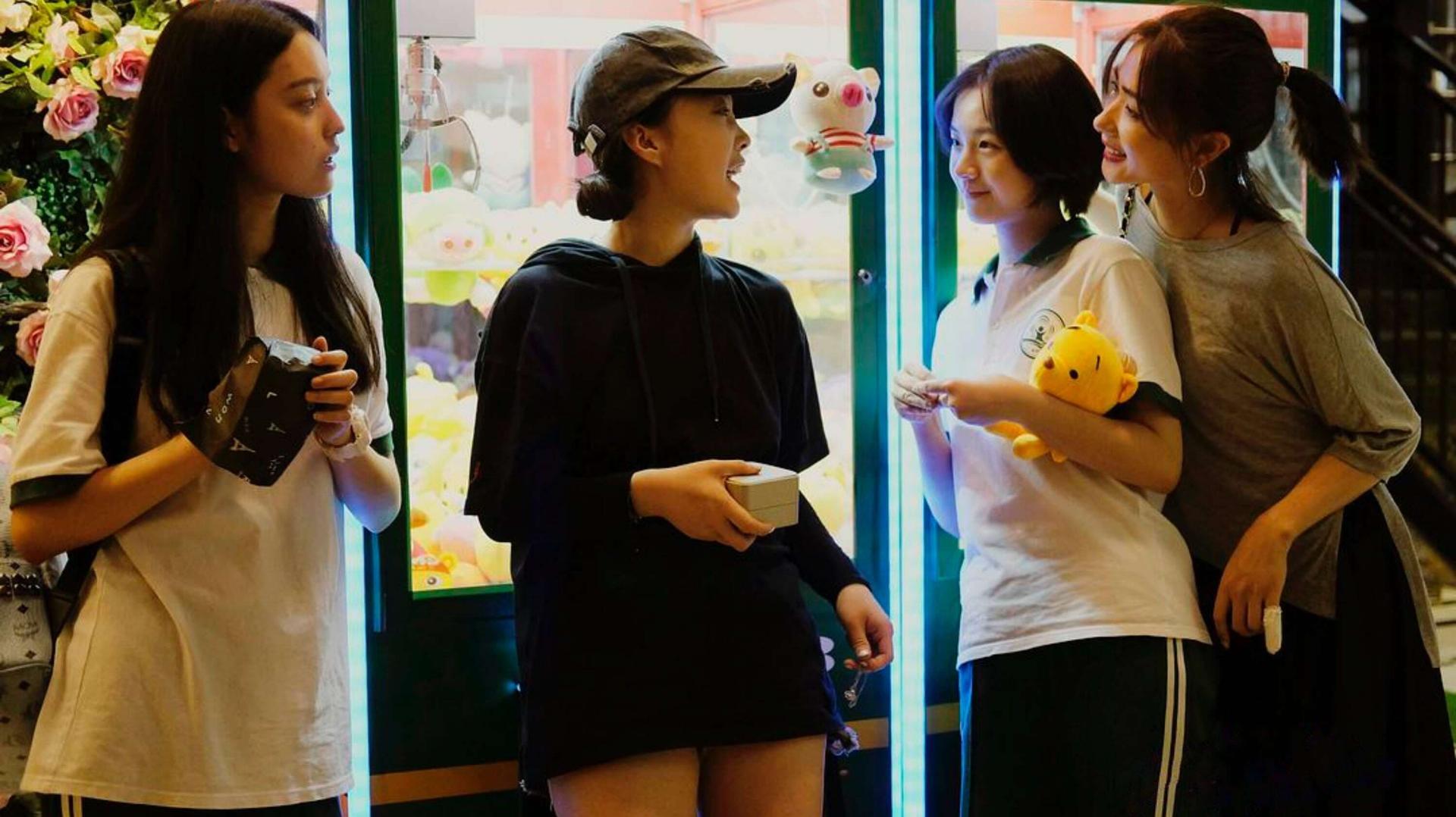 გოგონები ძველი ქალაქიდან  ქართულად -  The Old Town Girls