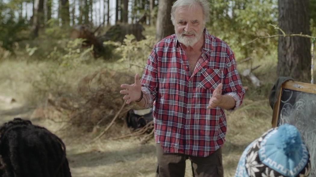 მარიხუანას კვამლი და წითელი კარადა  ქართულად -  Some Smoke and a Red Locker