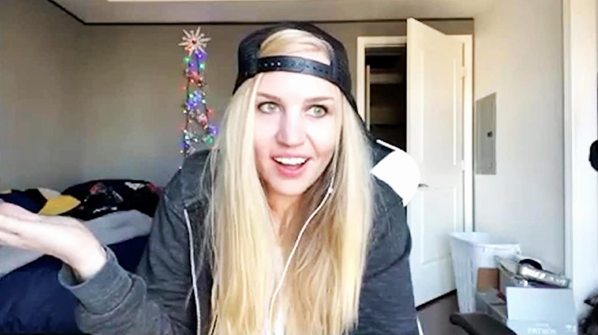 შინ საშობაოდ  ქართულად -  Christmas Staycation