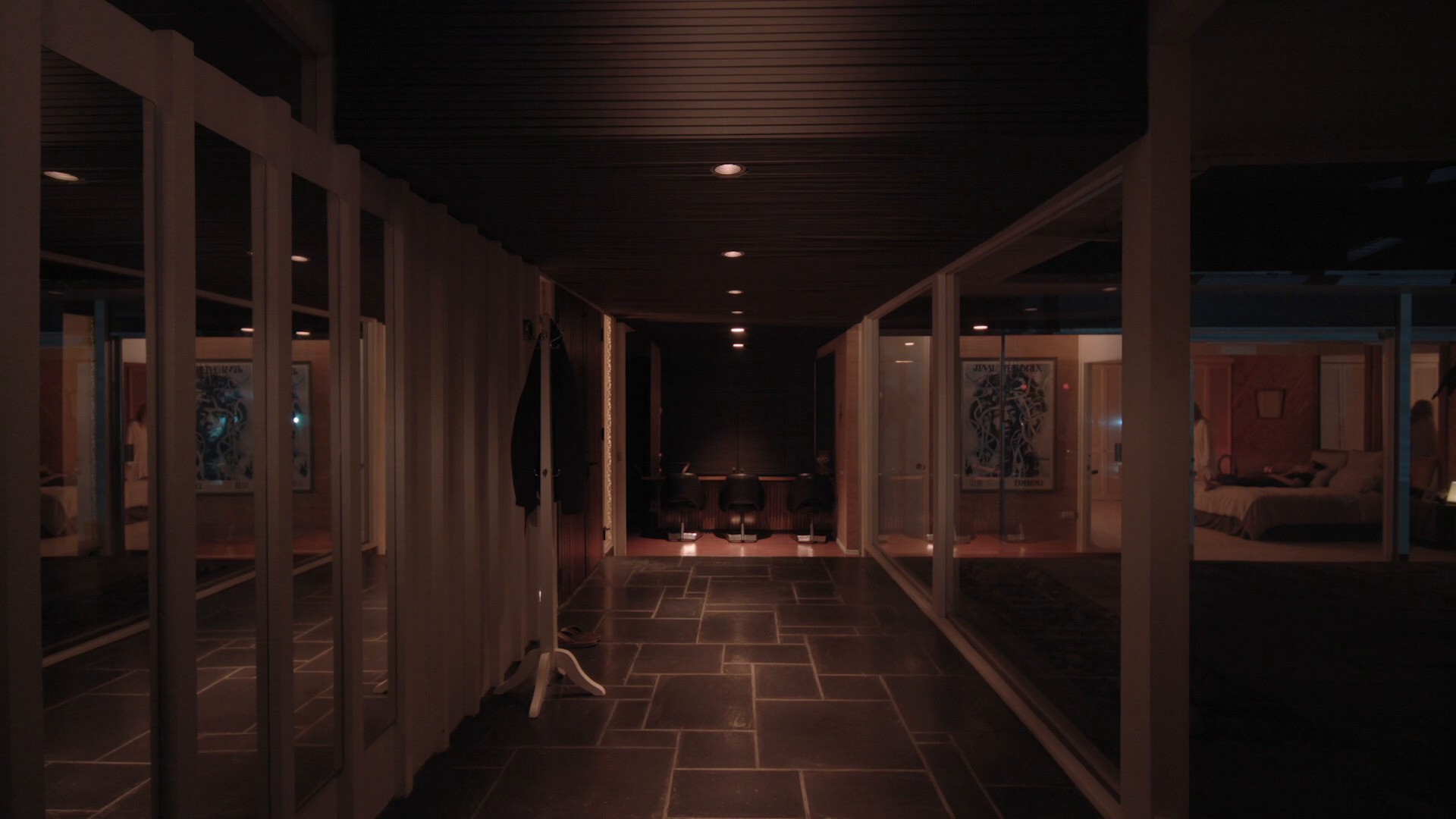 შუშის სახლი  ქართულად -  House of Glass