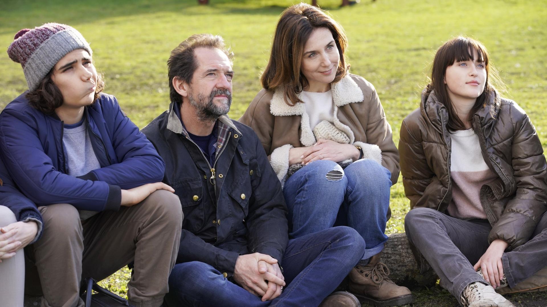 ყველაფერი გვიღიმის  ქართულად -  Tout nous sourit