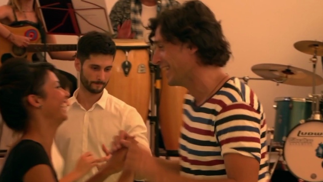 სიმღერა სიყვარულზე  ქართულად -  Singing to Love - Cantando al Amor