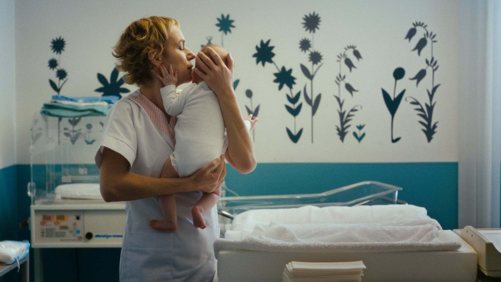 სამყაროში  ქართულად -  Into the World