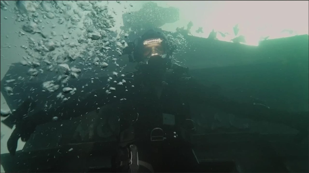 წყალქვეშა სახლი  ქართულად -  The Deep House