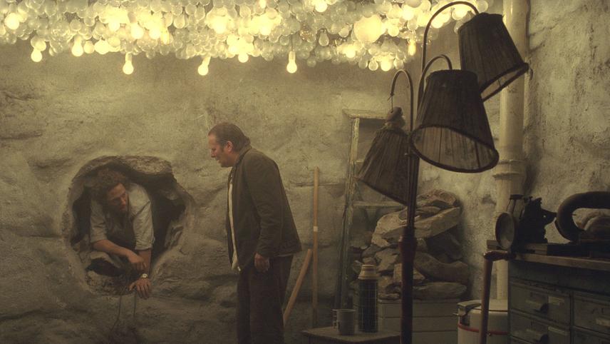 აბეზარი  ქართულად -  The Bothersome Man