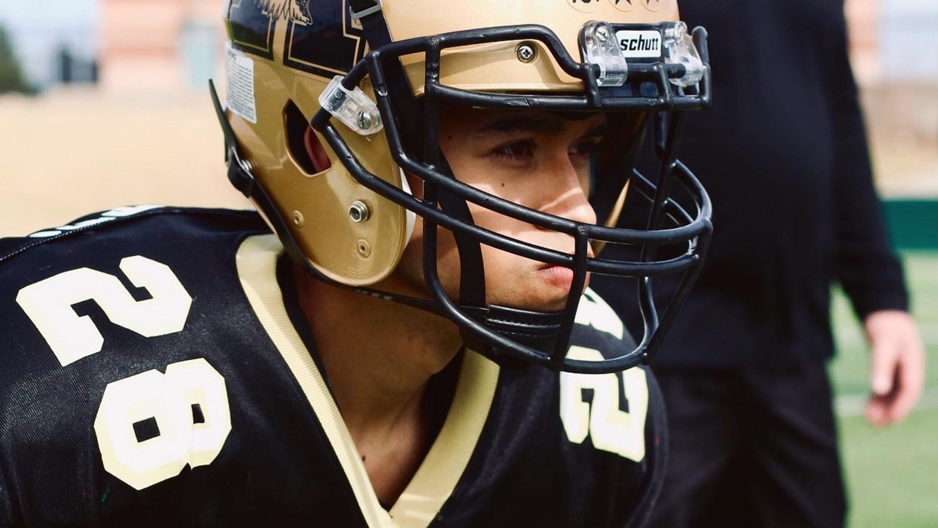 სტადიონის განათების ქვეშ  ქართულად -  Under the Stadium Lights