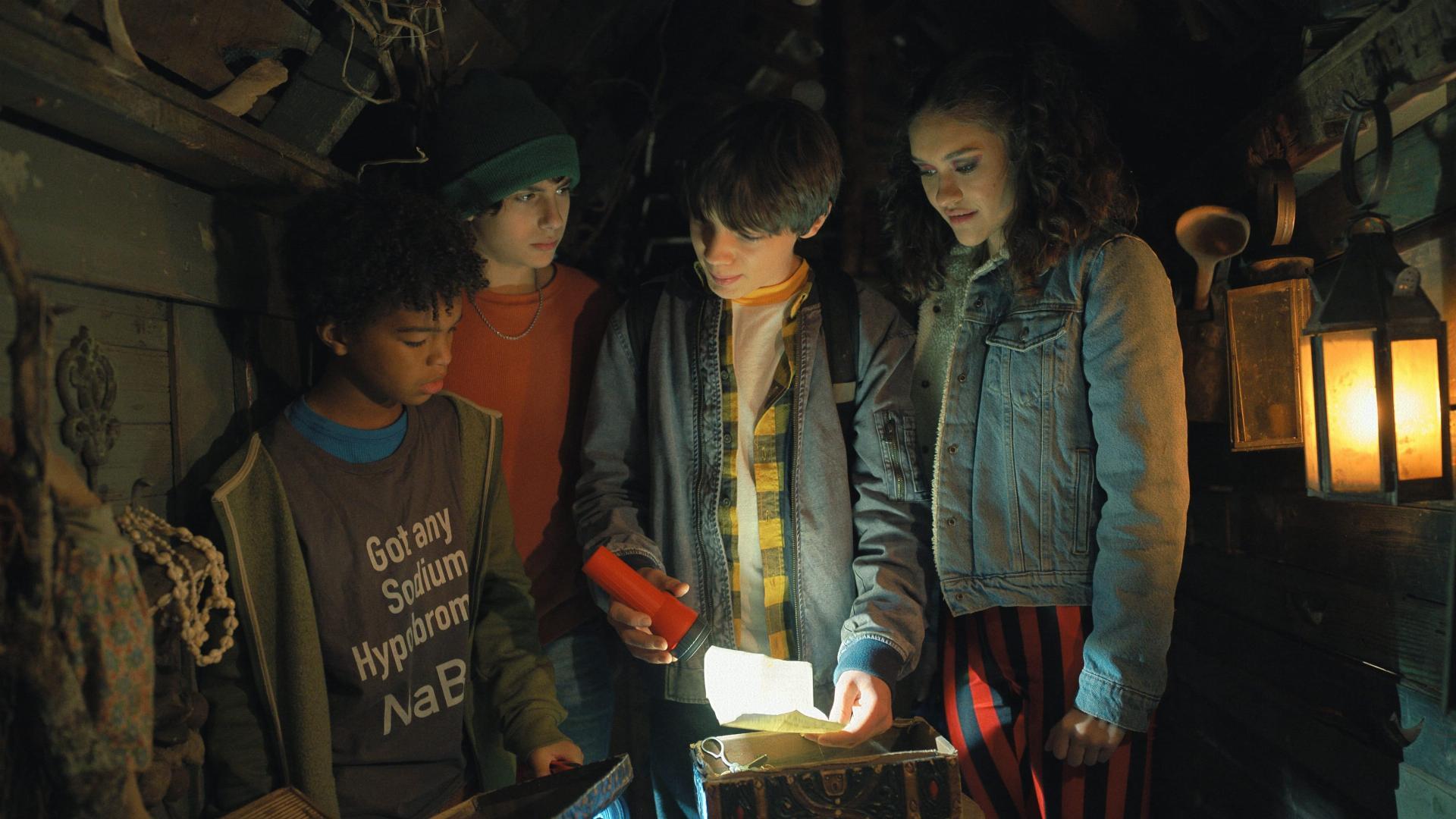 Spirit Halloween  ქართულად -  Ночь в магазине ужастиков