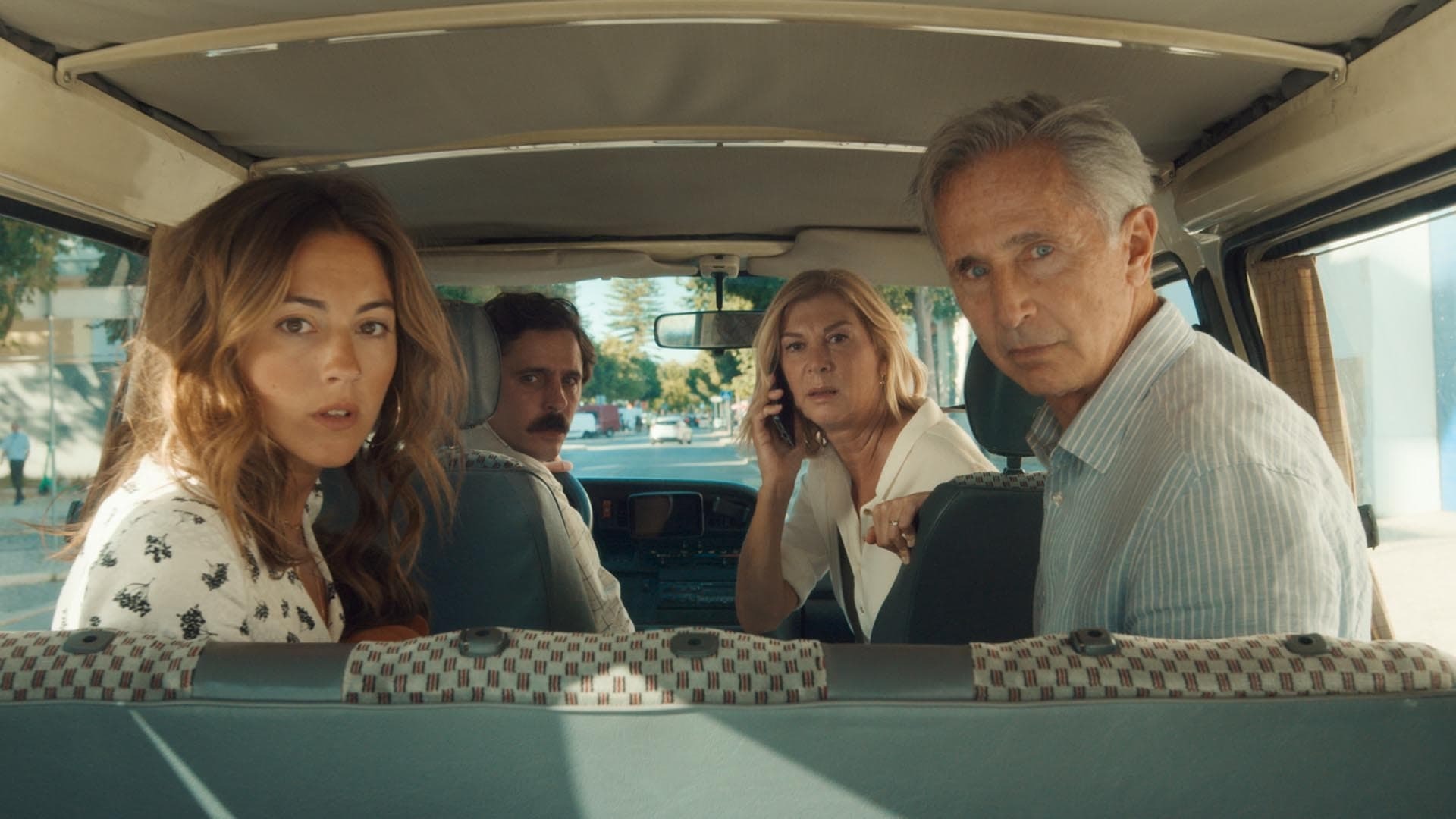 ბედნიერი განმარტოება  ქართულად -  Joyeuse retraite! 2