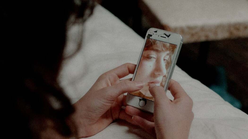 არავინ მიყუროს  ქართულად -  All Eyes Off Me