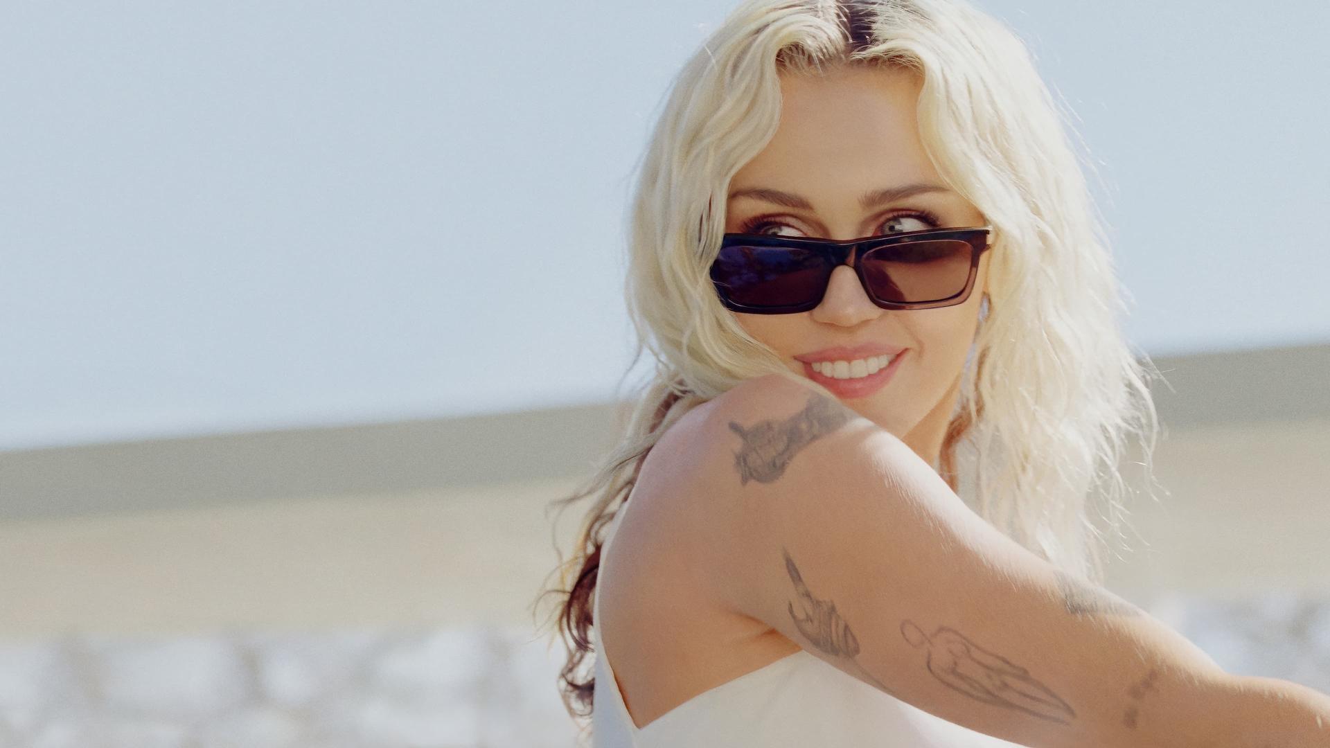 Miley Cyrus: Endless Summer Vacation Backyard Sessions