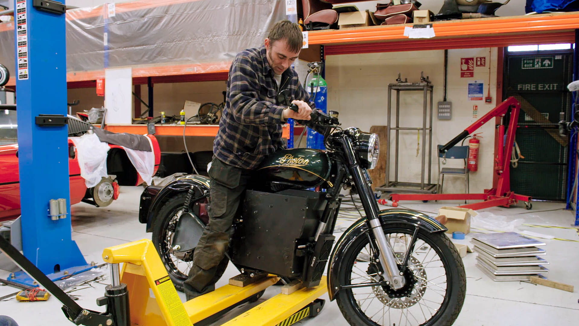 ვინტაჟური ძაბვა  ქართულად -  Vintage Voltage