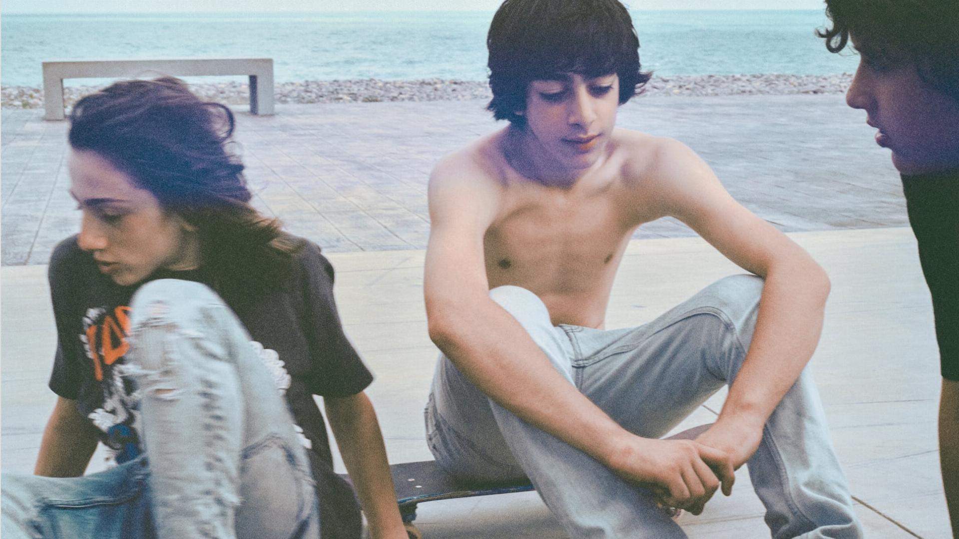 როდესაც დედამიწა მსუბუქი გვეჩვენება  ქართულად -  When the Earth Seems to Be Light