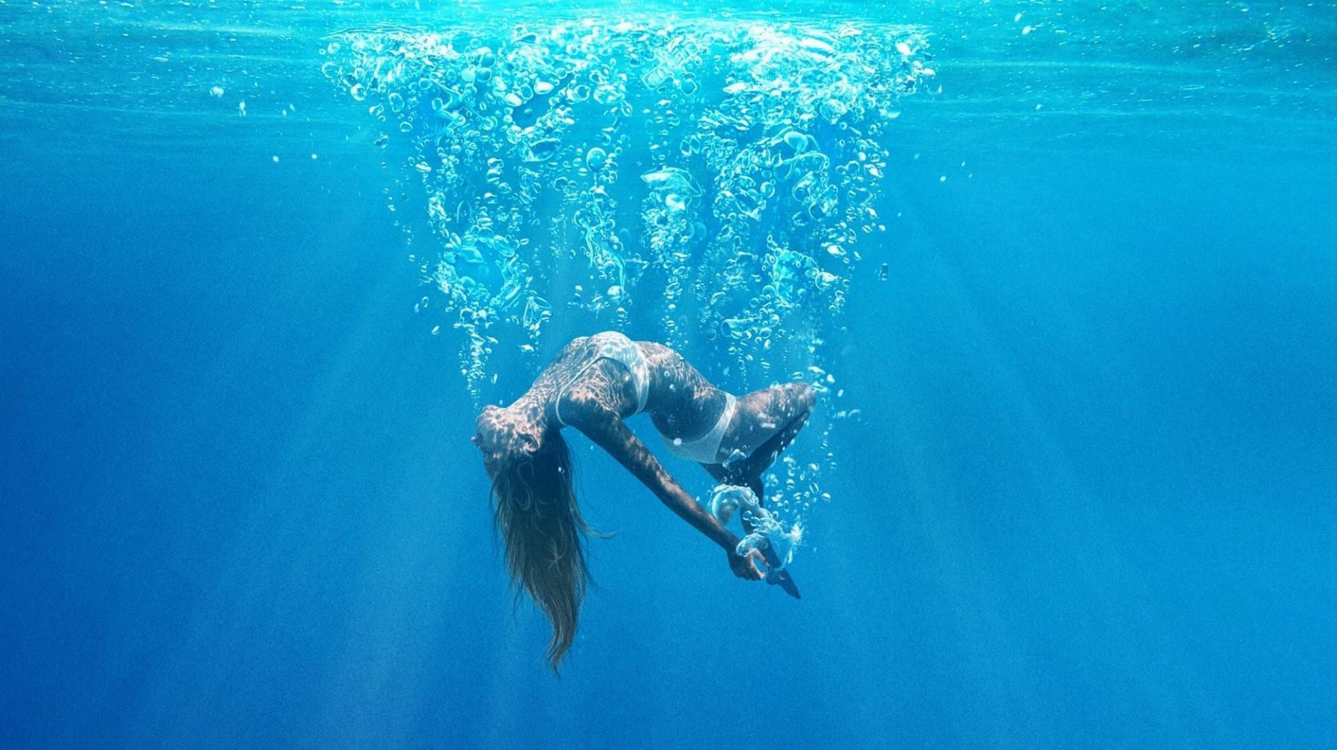 ვერცხლის ტბის ქვეშ  ქართულად -  Under the Silver Lake