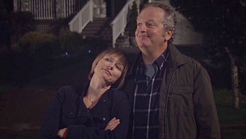 ბრძოლა გირლანდებზე  ქართულად -  Battle of the Bulbs