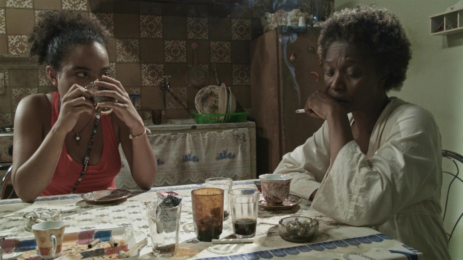 კაფე კანელაში  ქართულად -  Café com Canela