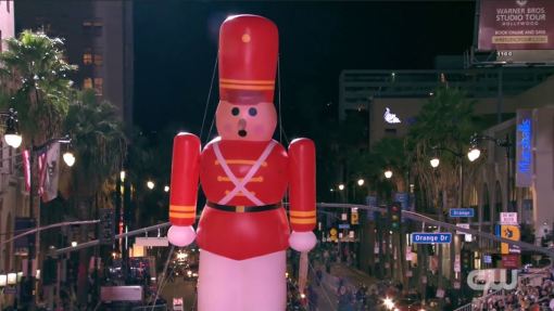 ჰოლივუდის ყოველწლიური 88-ე საშობაო აღლუმი  ქართულად -  88th Annual Hollywood Christmas Parade