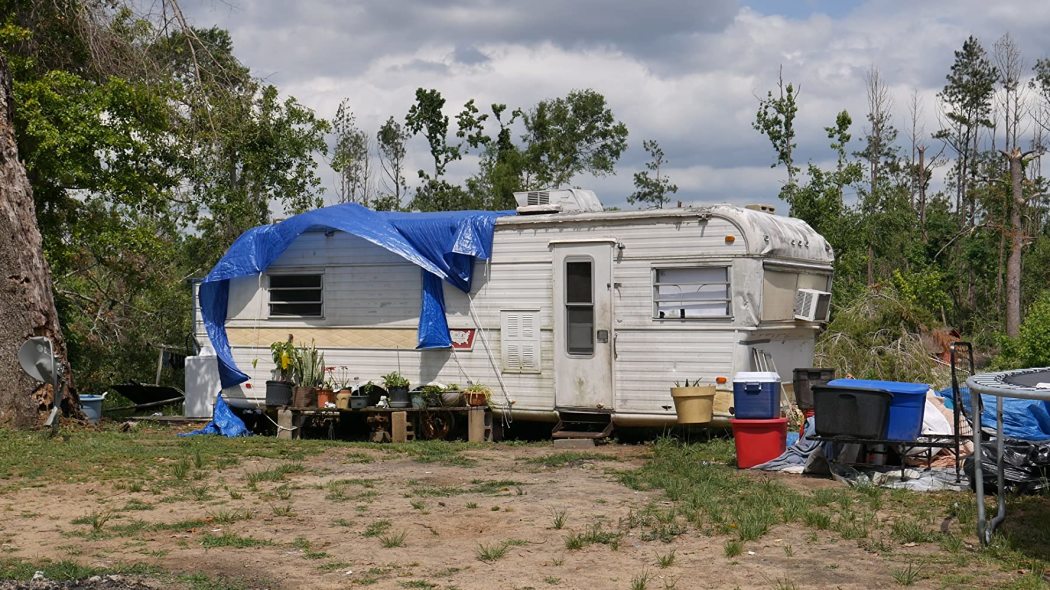 ლურჯი ბრეზენტი  ქართულად -  Blue Tarps