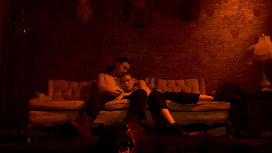 გაქცევა ძებნილთან ერთად  ქართულად -  Run with the Hunted