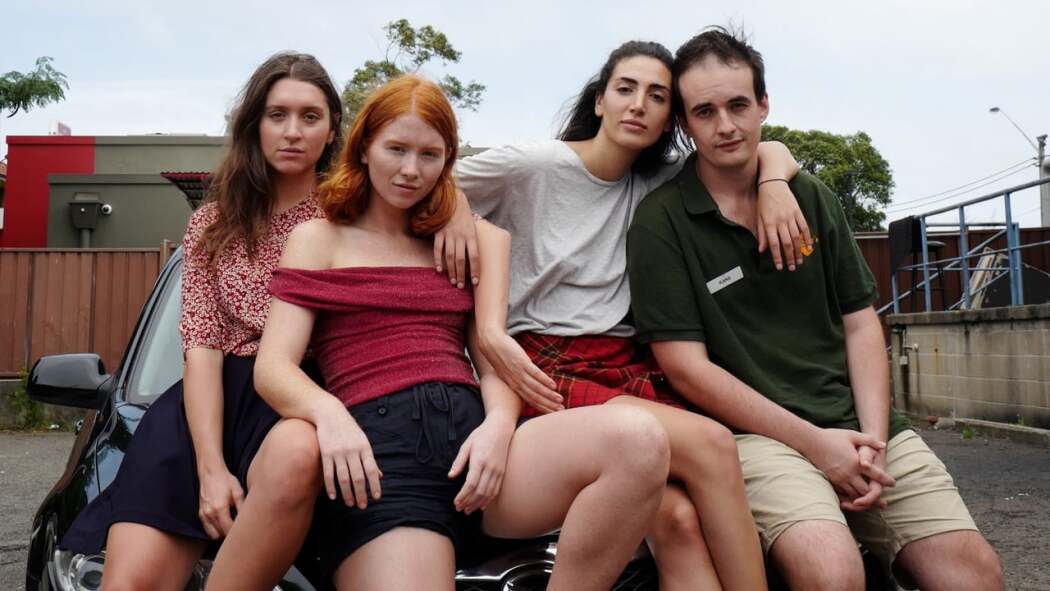 გარეუბნის გიჟური ცხოვრება  ქართულად -  Suburban Wildlife