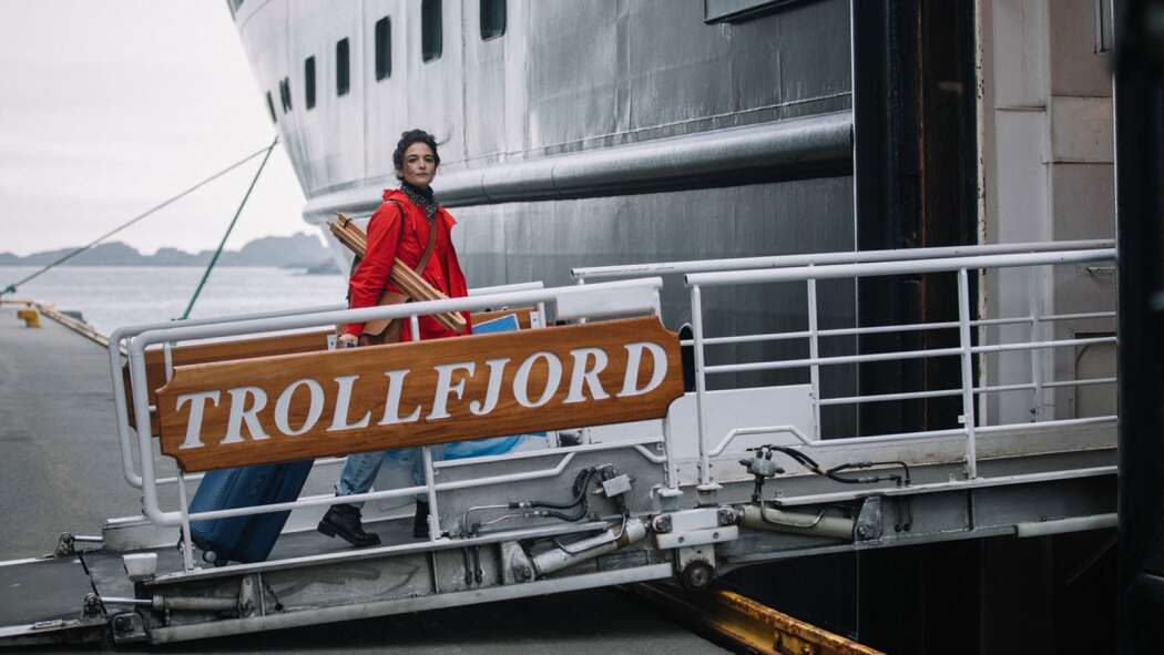 მზიანი ღამე  ქართულად -  The Sunlit Night