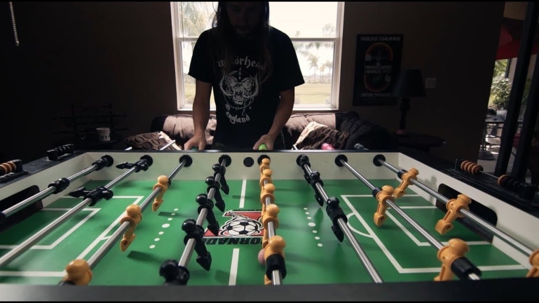 ფუსბოლი - მაგიდის ფეხბურთი  ქართულად -  Foosballers