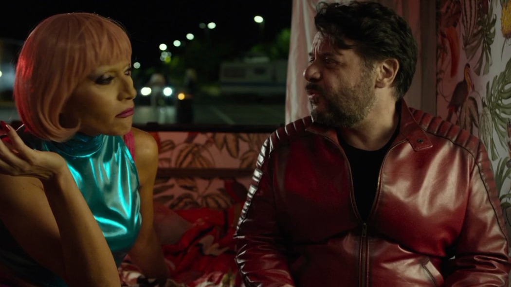 დნმ- სრულიად შეუსაბამოა  ქართულად -  D.N.A.: Decisamente non adatti