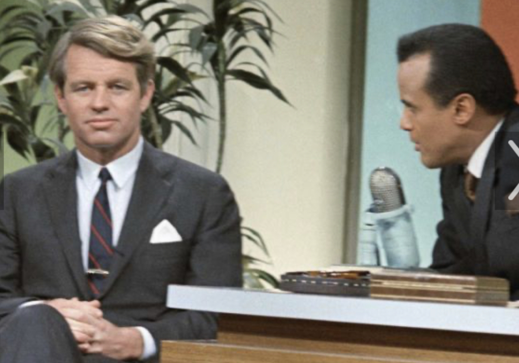 მუსიკალური დისკუსია: ჰარი ბელაფონტე - ღამის შოუს წამყვანი  ქართულად -  The Sit-In: Harry Belafonte hosts the Tonight Show